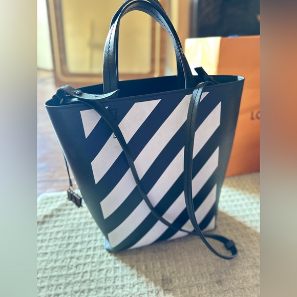 Off White striped tote purse - Picture 3 of 6